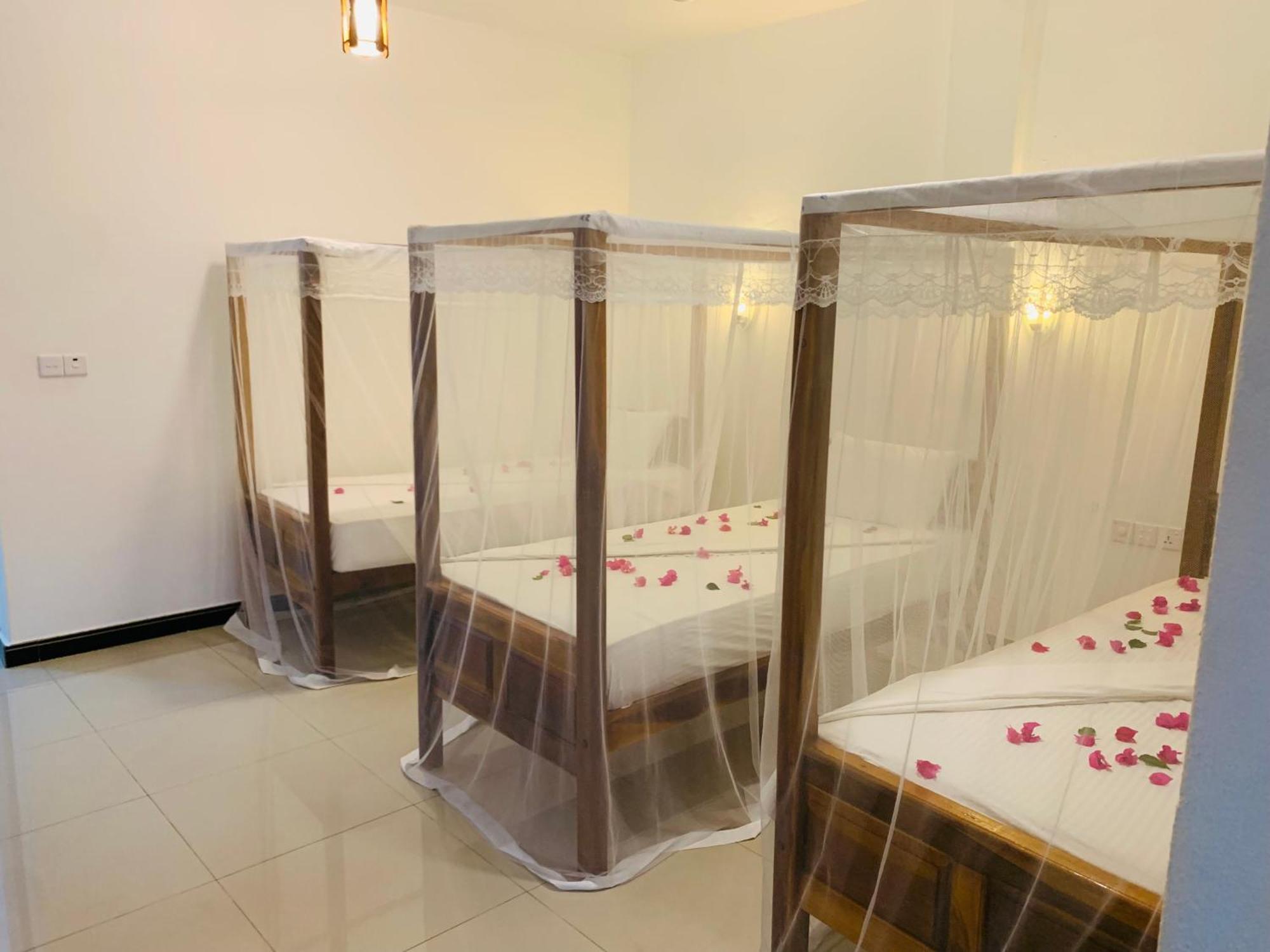 Chithru Bay Rooms & Hostel Arugam Bay Buitenkant foto