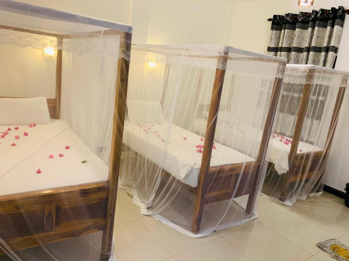Chithru Bay Rooms & Hostel Arugam Bay Buitenkant foto