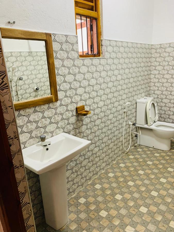 Chithru Bay Rooms & Hostel Arugam Bay Buitenkant foto