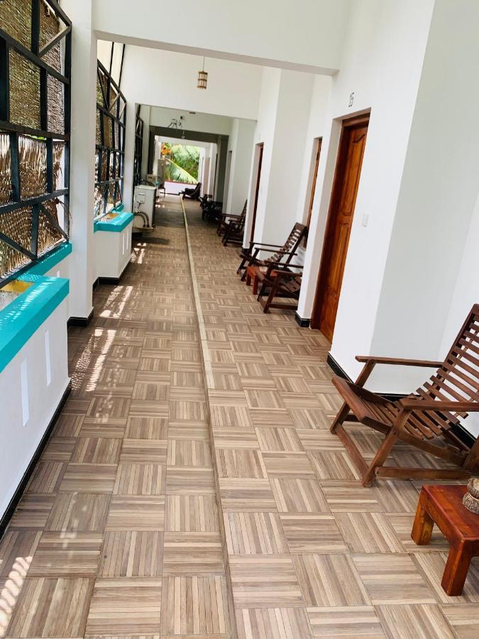 Chithru Bay Rooms & Hostel Arugam Bay Buitenkant foto