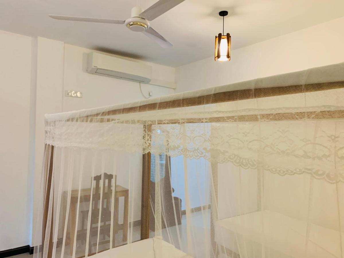 Chithru Bay Rooms & Hostel Arugam Bay Buitenkant foto