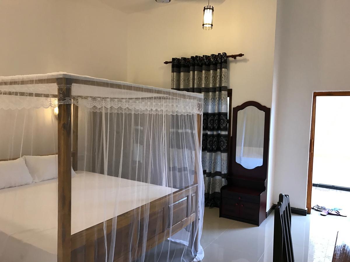 Chithru Bay Rooms & Hostel Arugam Bay Buitenkant foto