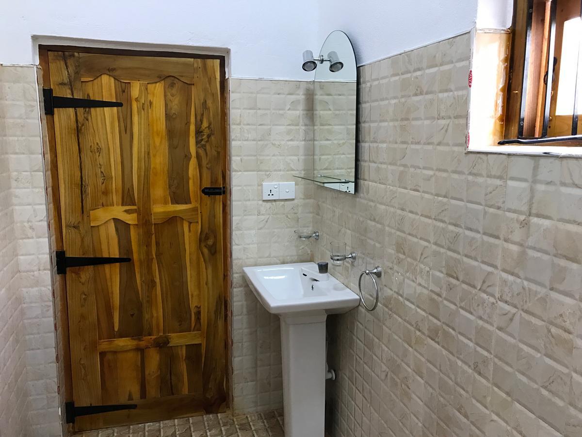 Chithru Bay Rooms & Hostel Arugam Bay Buitenkant foto