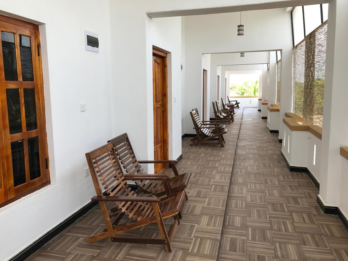 Chithru Bay Rooms & Hostel Arugam Bay Buitenkant foto