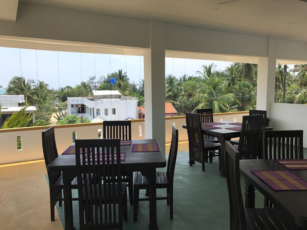 Chithru Bay Rooms & Hostel Arugam Bay Buitenkant foto