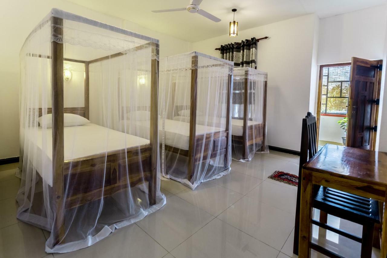 Chithru Bay Rooms & Hostel Arugam Bay Buitenkant foto