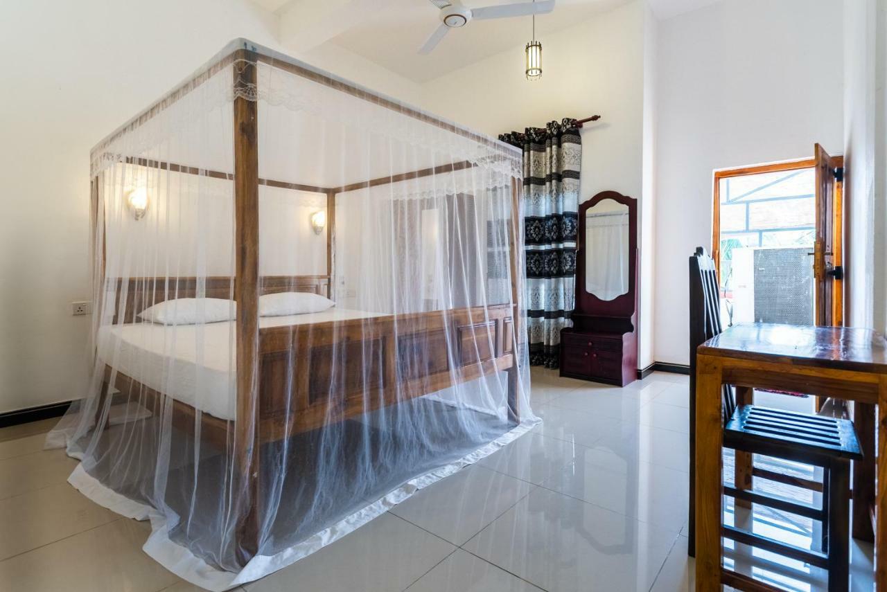 Chithru Bay Rooms & Hostel Arugam Bay Buitenkant foto